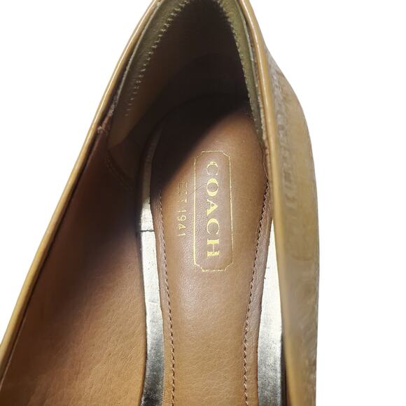 Coach Patent Leather Loafers Pointed Toe Tabitha Beige Size 5 - Picture 2 of 8